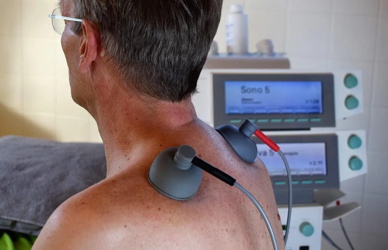 Neck Pain Recovery: Understanding Your Timeline with Home Physiotherapy in Pune